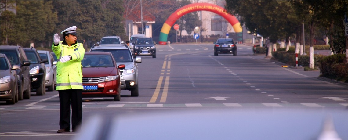 ��ͨ���������������ڰ�������ɽһ·�ڡ�