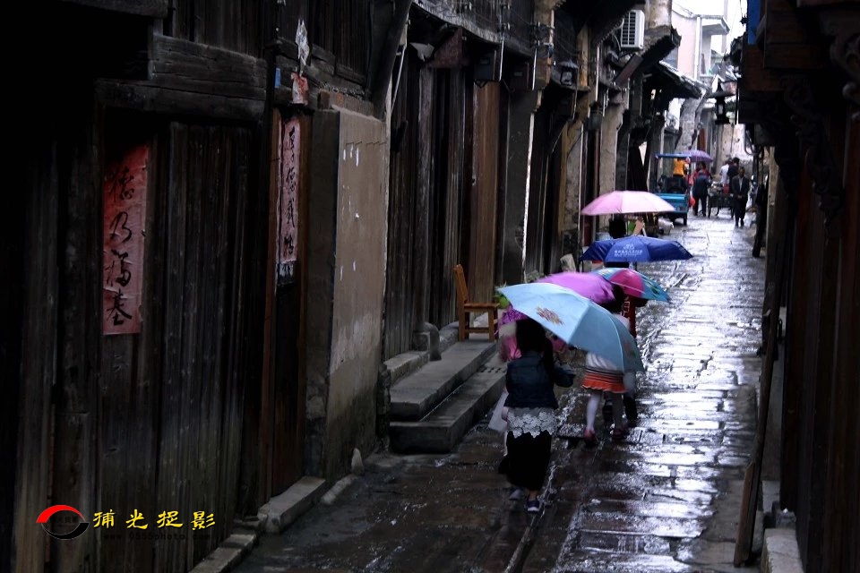 鲁惠芬《雨巷》.jpg
