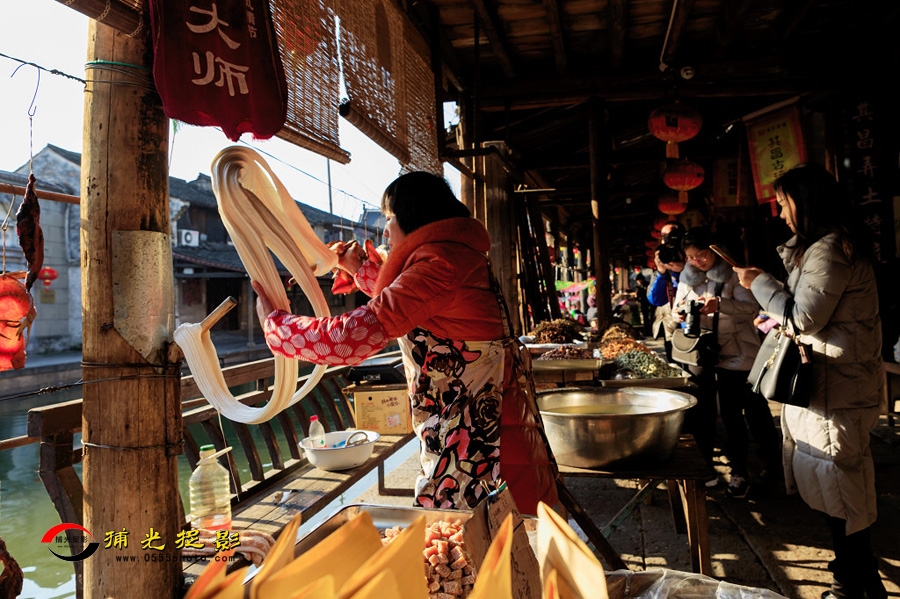 郭其梅《古镇年味》.jpg
