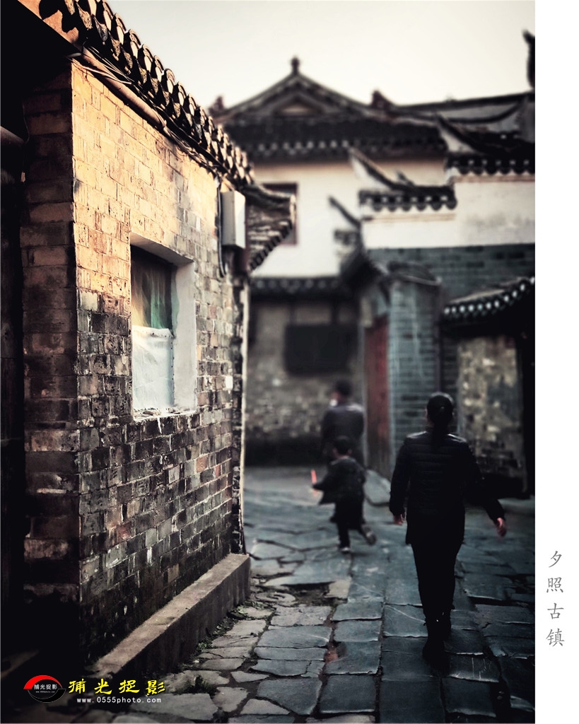 叶红《夕照古镇》.jpg