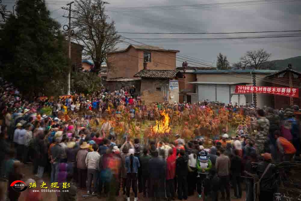 1《祭拜火神》摄影 朱时安.JPG