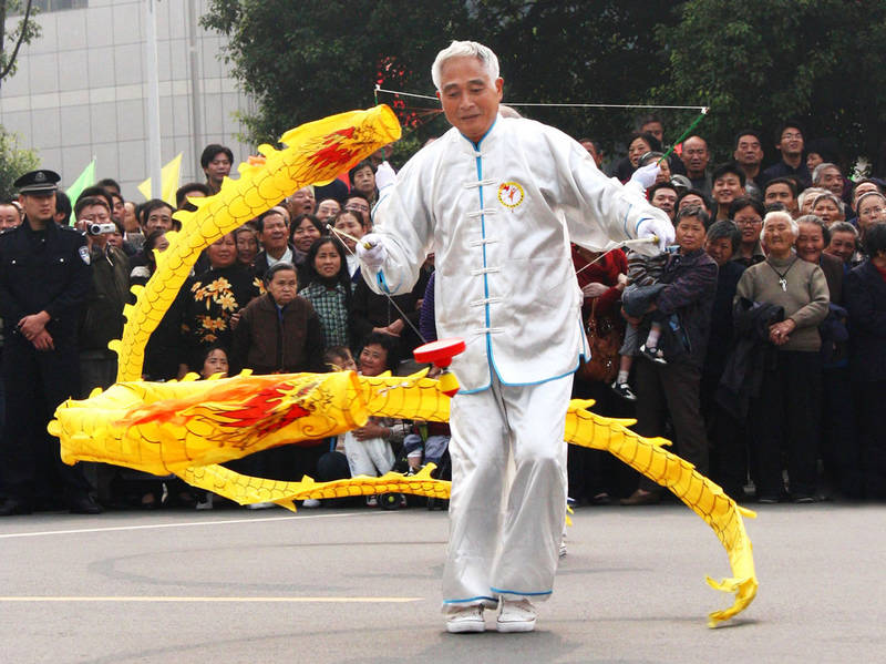 马鞍山龚明孝：双龙夺珠.JPG